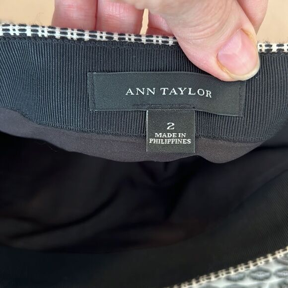 Ann Taylor gorgeous sz 2 black & white side zip fully lined straight skirt EUC - Picture 8 of 11